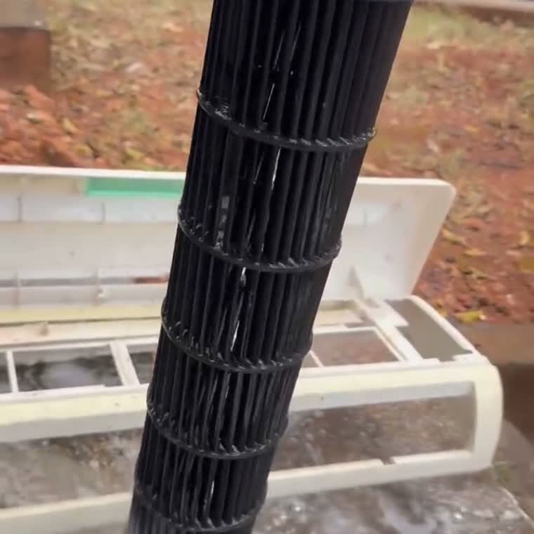 A mesma turbina limpa depois da lavagem feita pela CLIMATEC